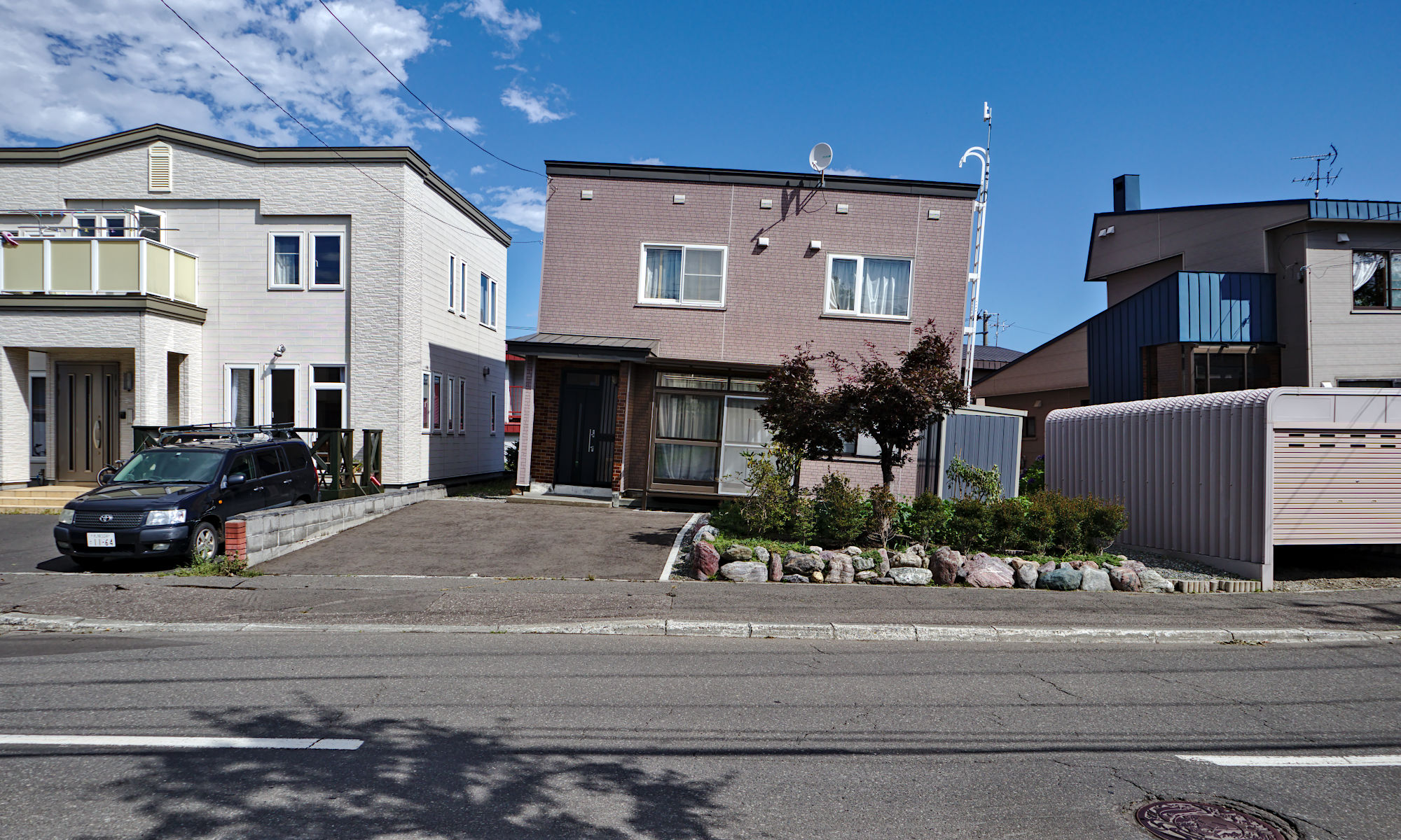 Lutande hus i Kiyota-ku 2018 efter jordbävning